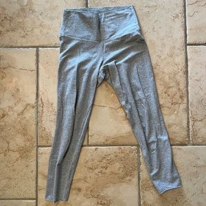 ARITZIA TnaChill crop leggings